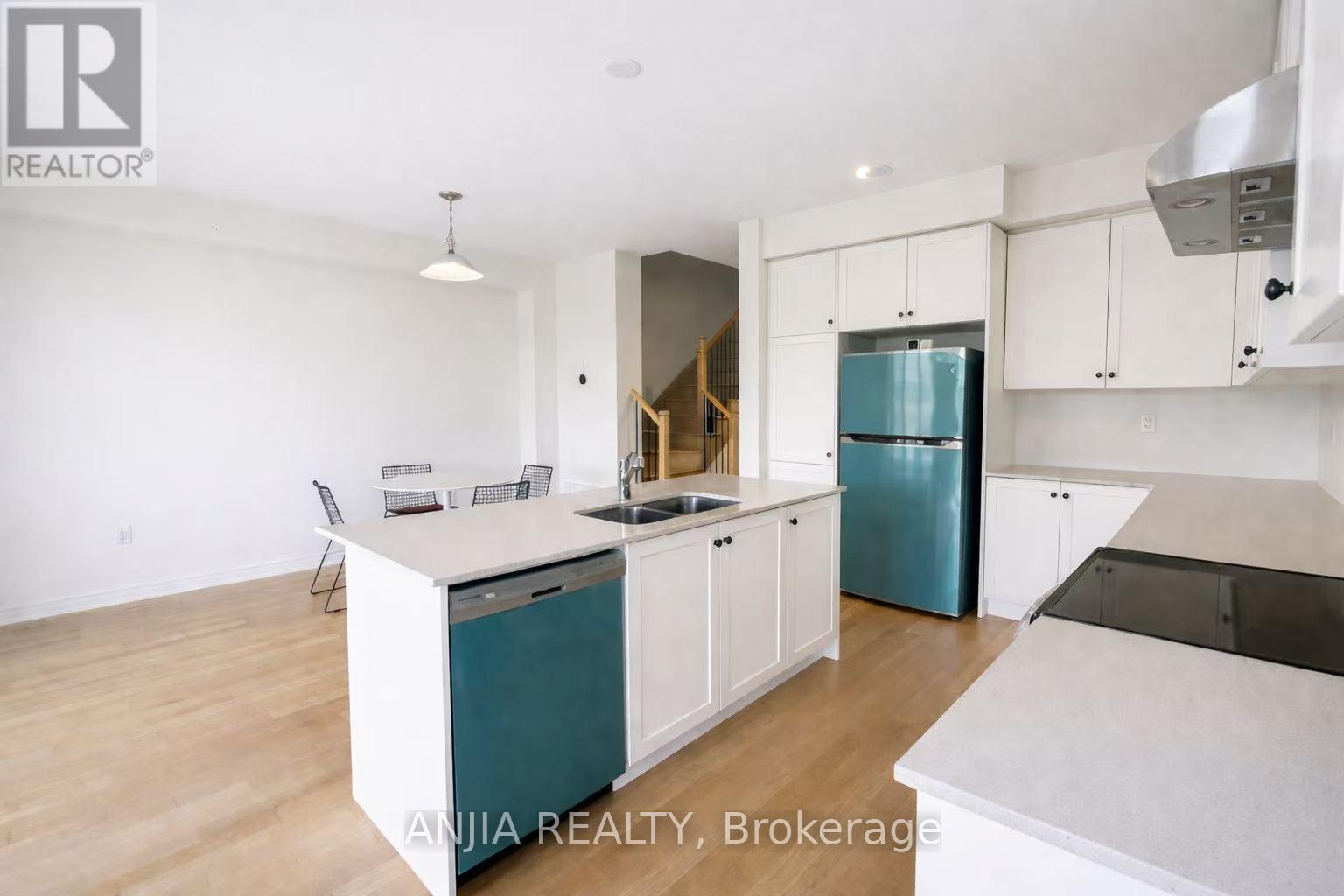 65 Greer Street, Barrie, Ontario  L9J 0R5 - Photo 4 - S12939262