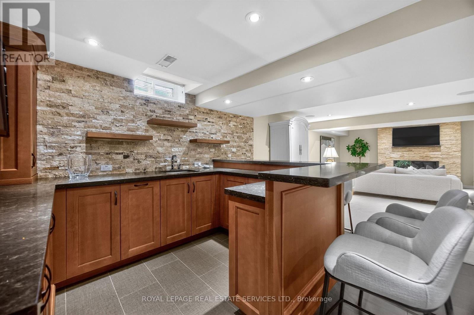 1882 Flintlock Court, Mississauga, Ontario  L5L 3E1 - Photo 37 - W12938956