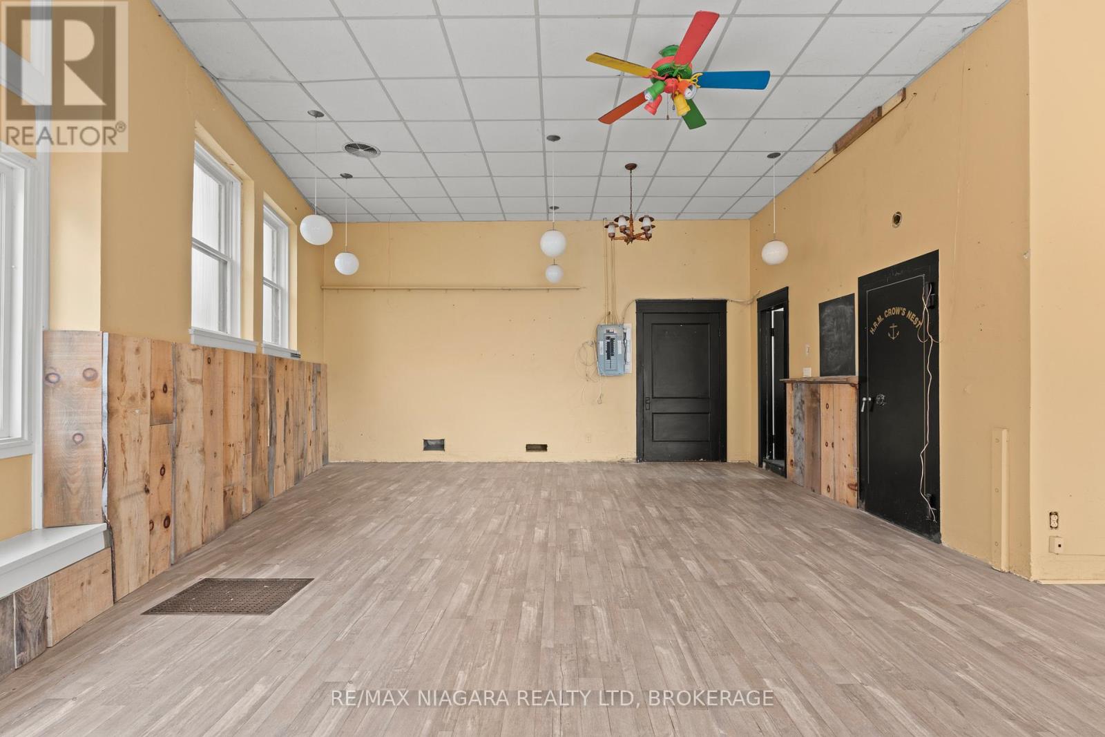 34 Queens Circle, Fort Erie, Ontario  L0S 1B0 - Photo 18 - X12881170