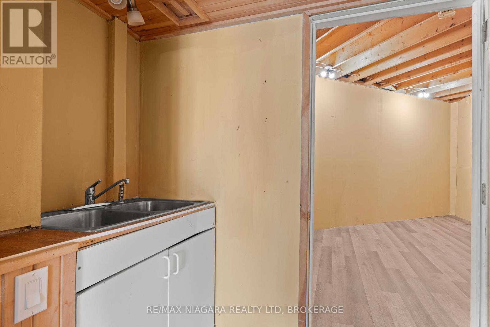 34 Queens Circle, Fort Erie, Ontario  L0S 1B0 - Photo 22 - X12881170