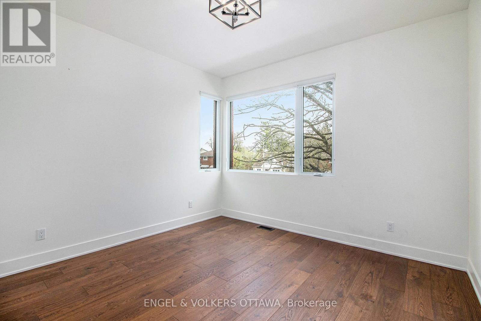 A - 866 Woodroffe Avenue, Ottawa, Ontario  K2A 3G3 - Photo 15 - X12939414