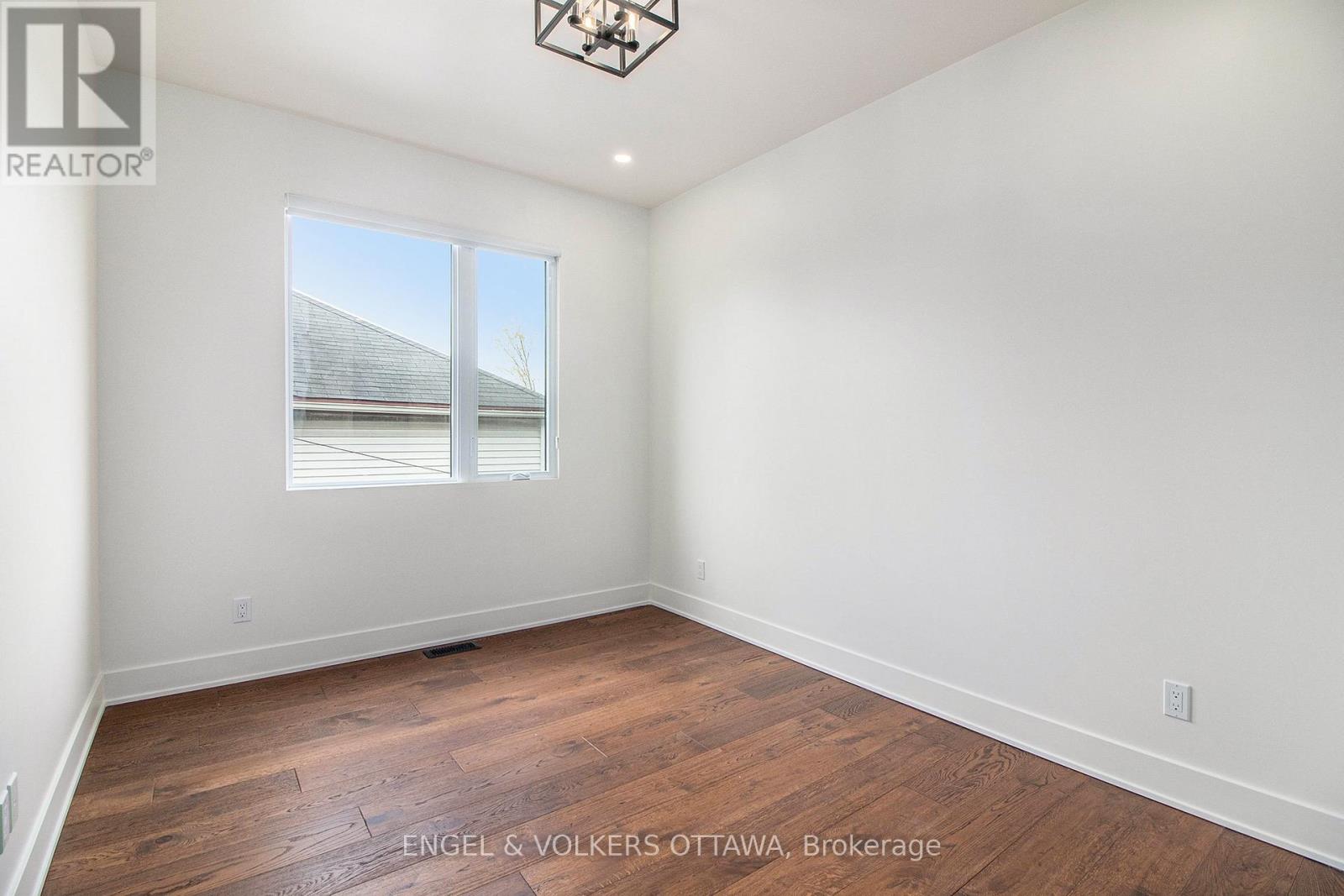 A - 866 Woodroffe Avenue, Ottawa, Ontario  K2A 3G3 - Photo 12 - X12939414