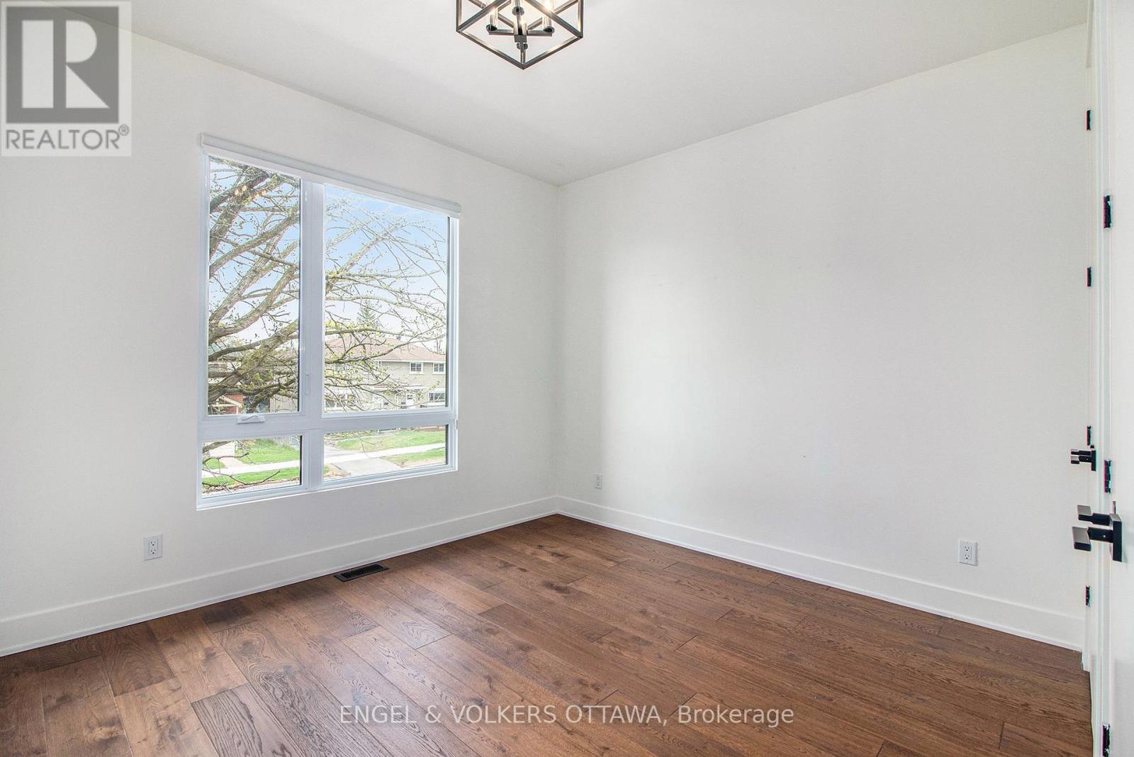 A - 866 Woodroffe Avenue, Ottawa, Ontario  K2A 3G3 - Photo 11 - X12939414