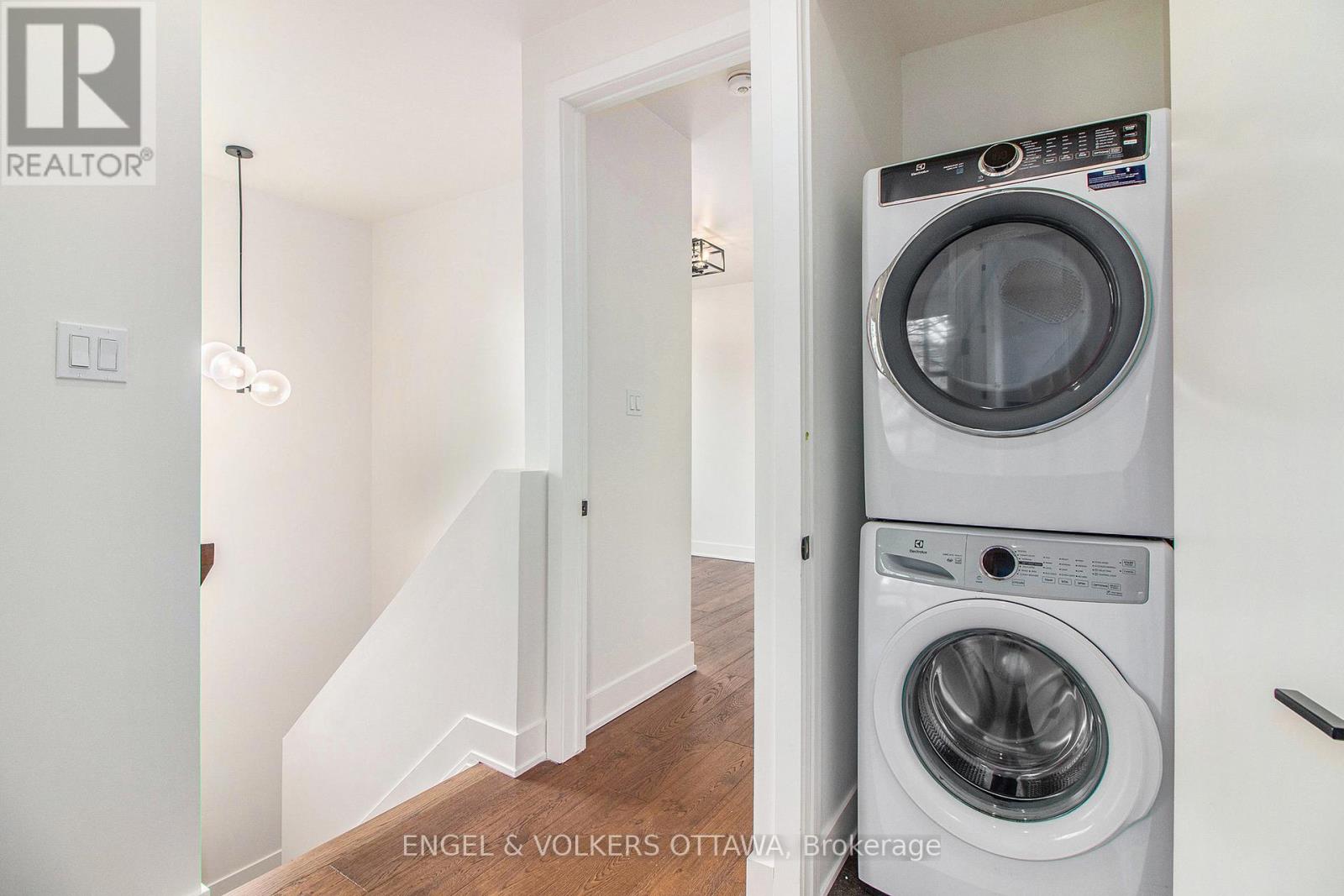 A - 866 Woodroffe Avenue, Ottawa, Ontario  K2A 3G3 - Photo 17 - X12939414