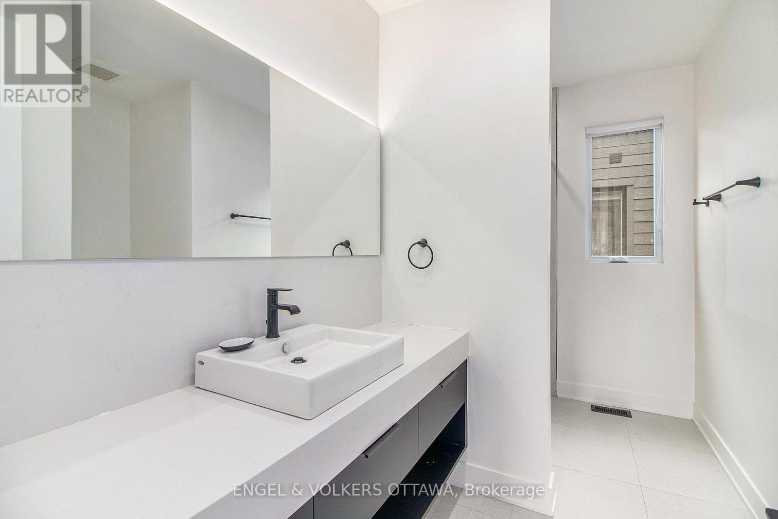 A - 866 Woodroffe Avenue, Ottawa, Ontario  K2A 3G3 - Photo 14 - X12939414