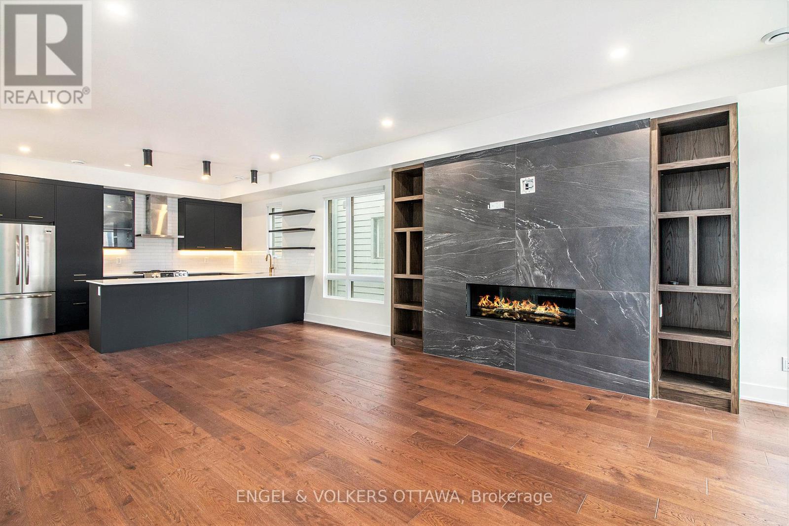 A - 866 Woodroffe Avenue, Ottawa, Ontario  K2A 3G3 - Photo 5 - X12939414