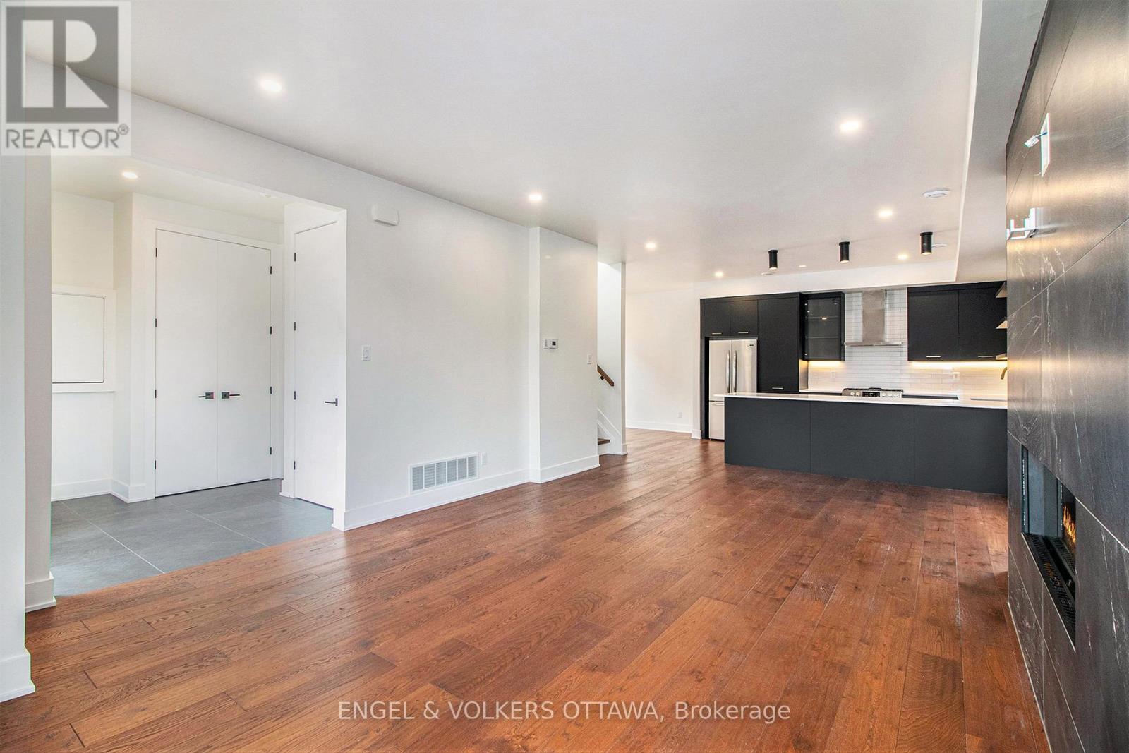 A - 866 Woodroffe Avenue, Ottawa, Ontario  K2A 3G3 - Photo 6 - X12939414