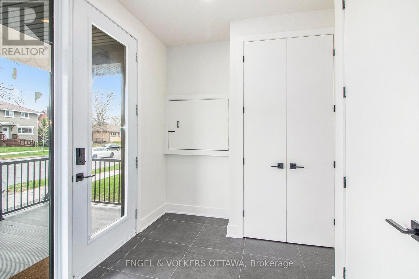 A - 866 Woodroffe Avenue, Ottawa, Ontario  K2A 3G3 - Photo 4 - X12939414