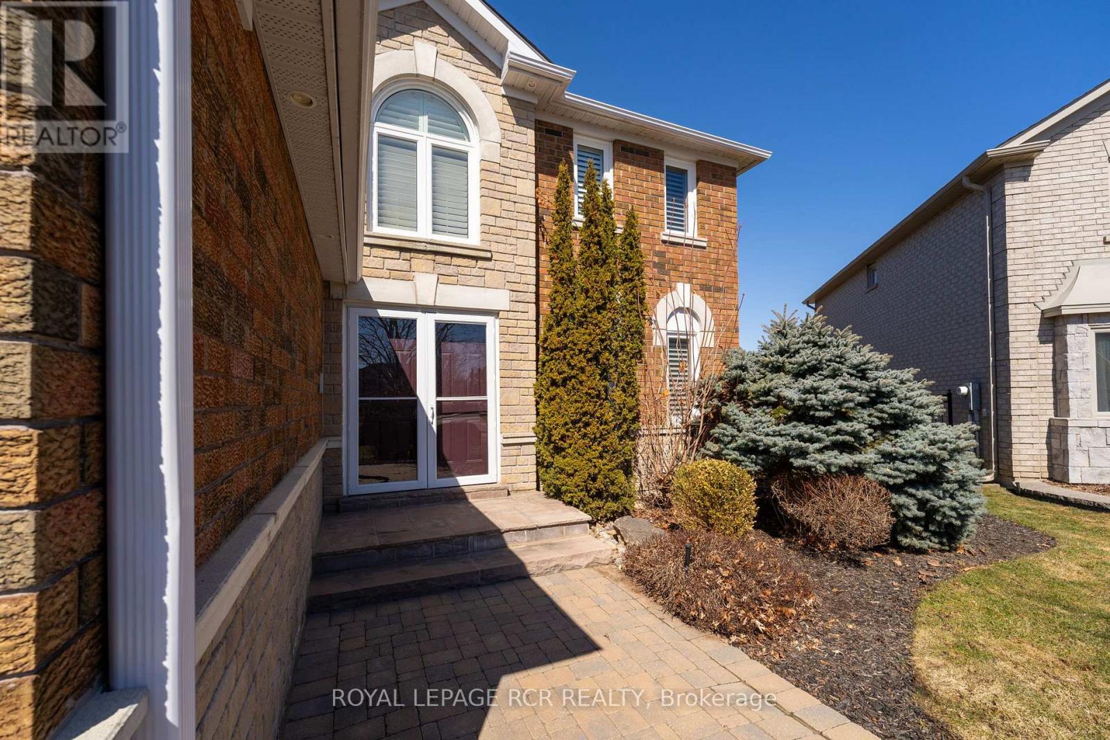 4 Vantagebrook Court, Caledon, Ontario  L7E 1J3 - Photo 3 - W12939486