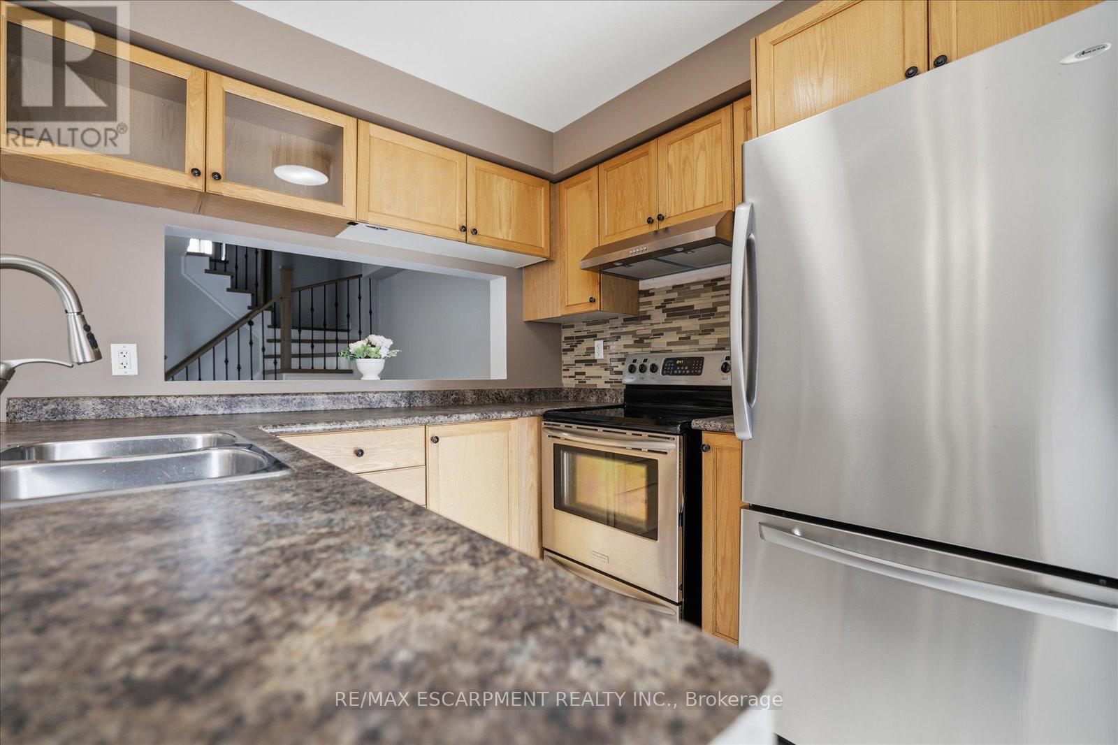 774 Bethany Crescent, Mississauga, Ontario  L7V 3B8 - Photo 6 - W12939506