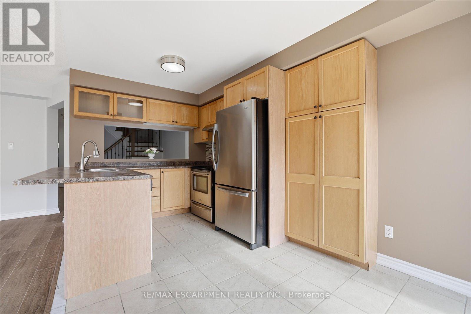 774 Bethany Crescent, Mississauga, Ontario  L7V 3B8 - Photo 7 - W12939506