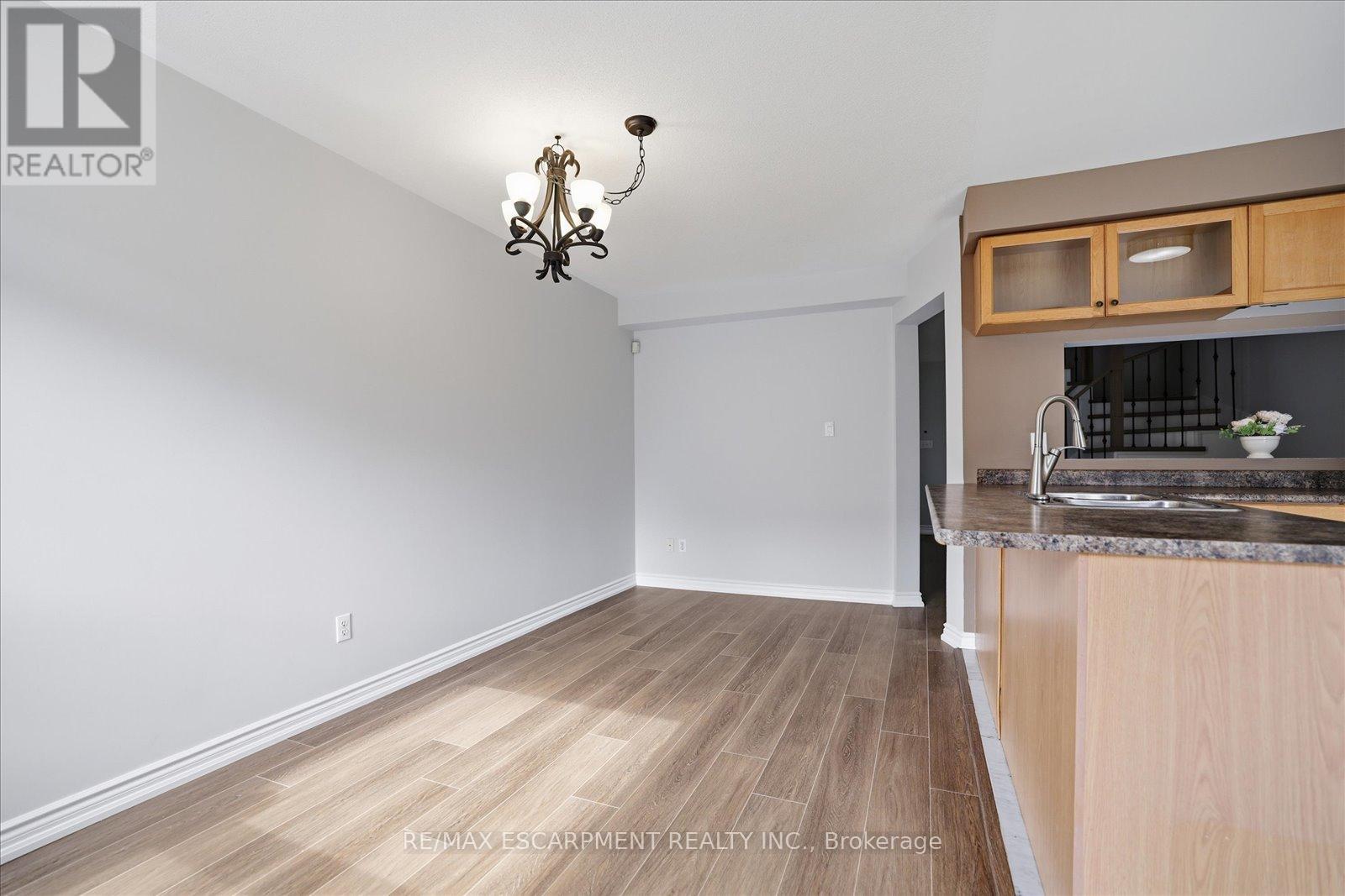 774 Bethany Crescent, Mississauga, Ontario  L7V 3B8 - Photo 9 - W12939506