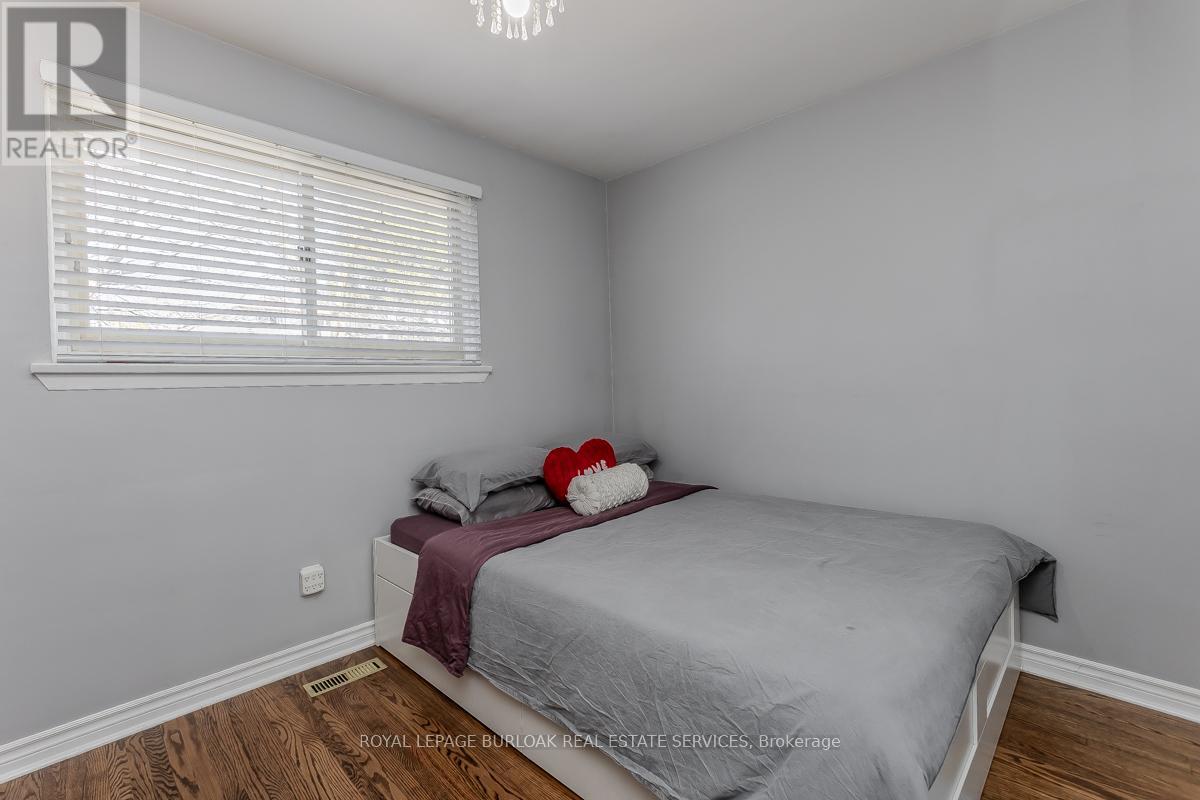 2074 Mountain Grove Avenue, Burlington, Ontario  L7P 2H9 - Photo 16 - W12939530