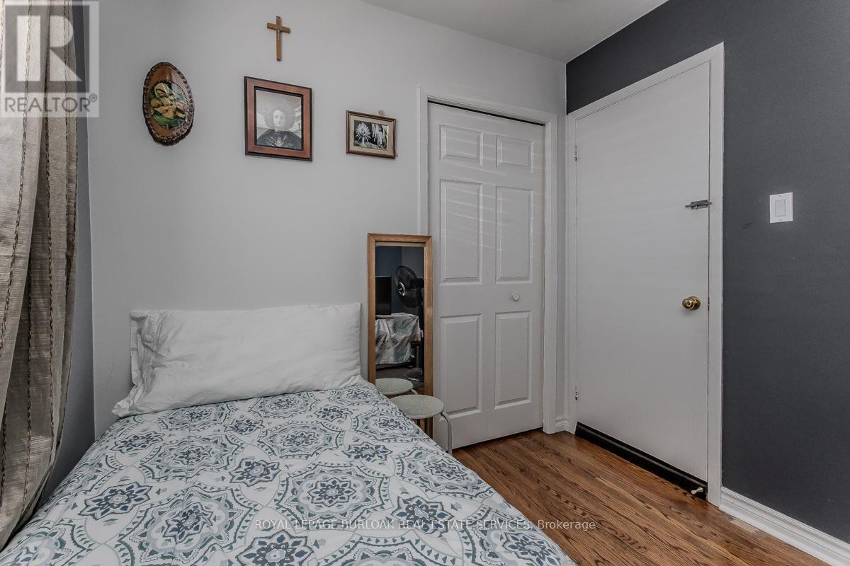 2074 Mountain Grove Avenue, Burlington, Ontario  L7P 2H9 - Photo 19 - W12939530