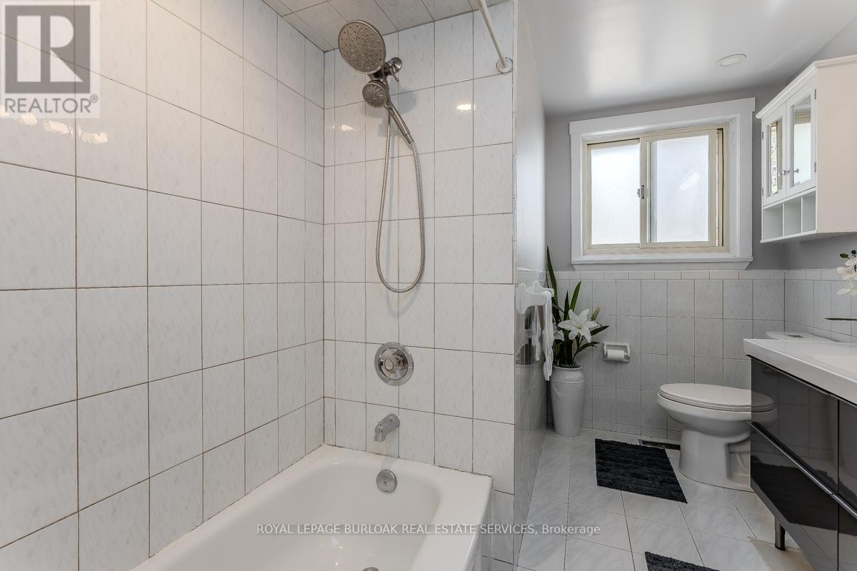 2074 Mountain Grove Avenue, Burlington, Ontario  L7P 2H9 - Photo 20 - W12939530