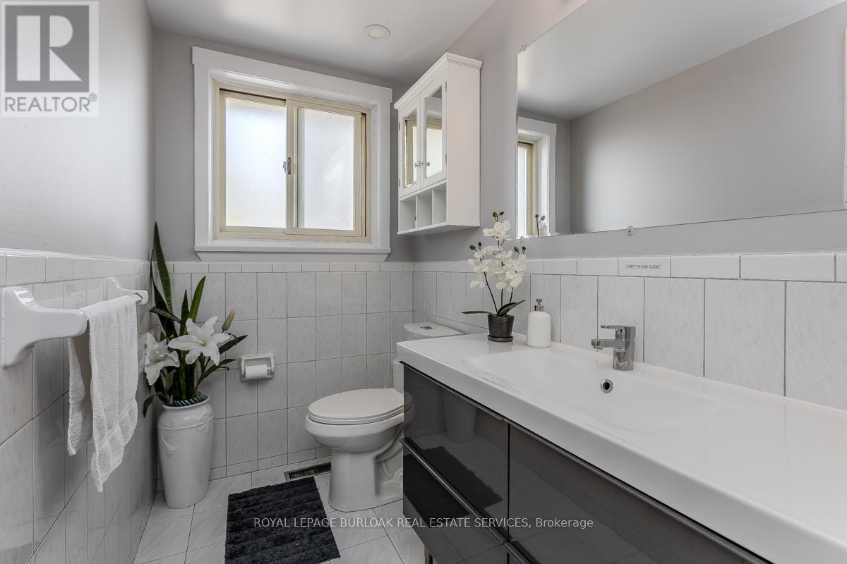 2074 Mountain Grove Avenue, Burlington, Ontario  L7P 2H9 - Photo 21 - W12939530