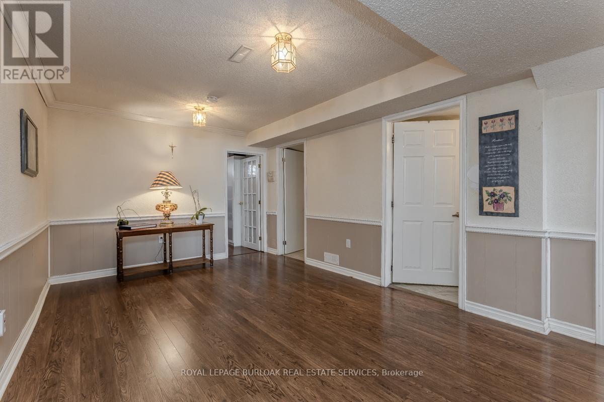 2074 Mountain Grove Avenue, Burlington, Ontario  L7P 2H9 - Photo 23 - W12939530