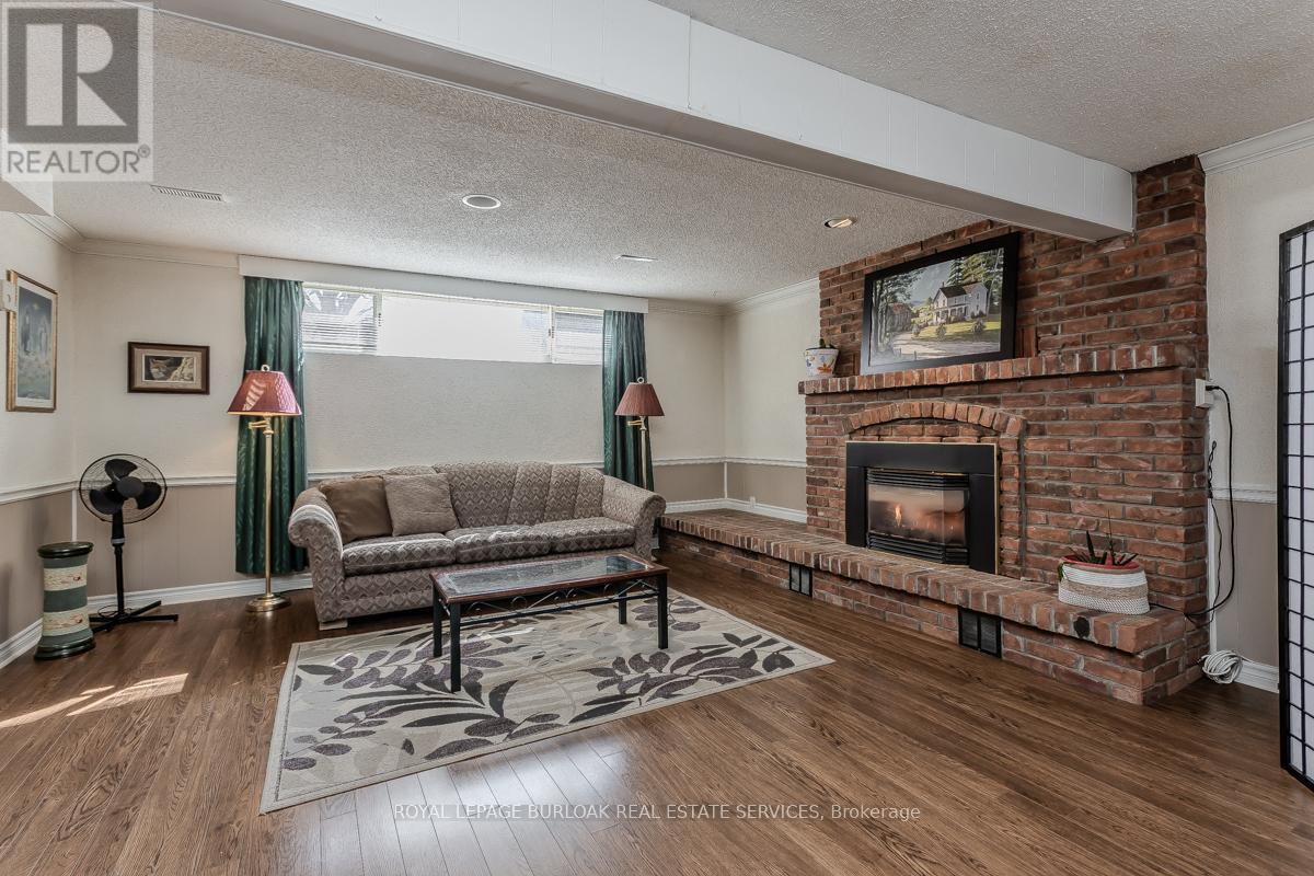 2074 Mountain Grove Avenue, Burlington, Ontario  L7P 2H9 - Photo 24 - W12939530