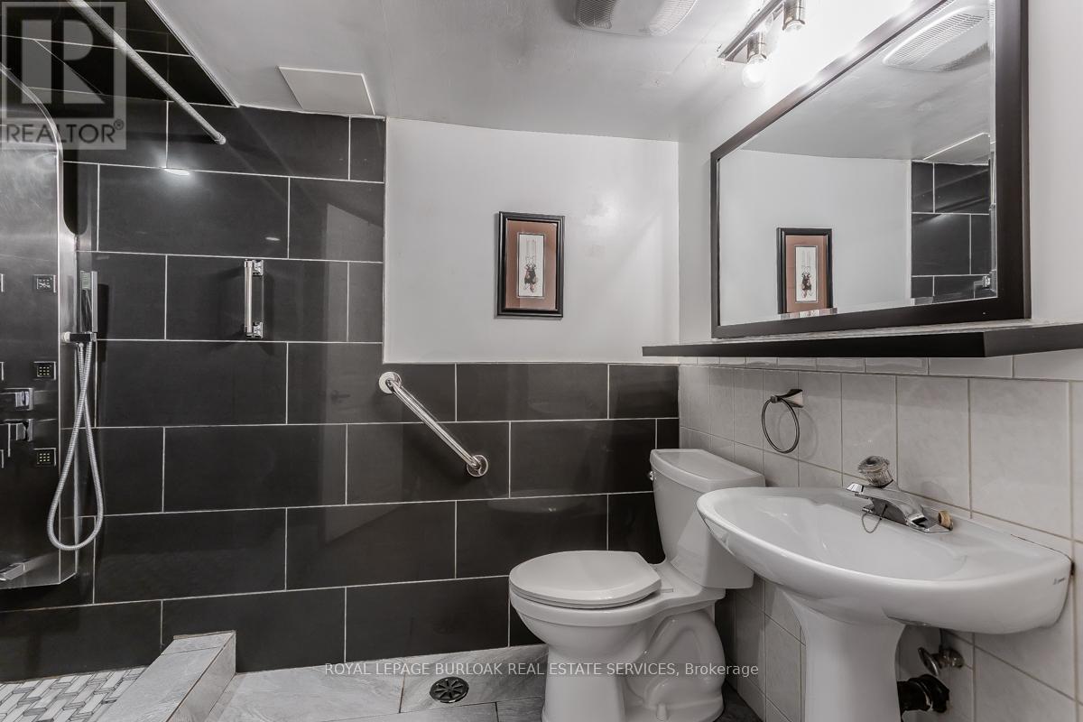 2074 Mountain Grove Avenue, Burlington, Ontario  L7P 2H9 - Photo 32 - W12939530