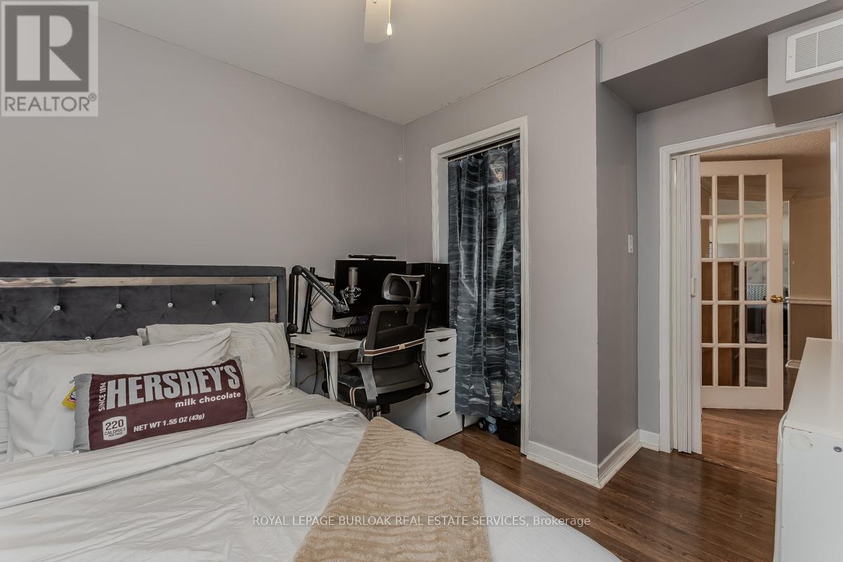 2074 Mountain Grove Avenue, Burlington, Ontario  L7P 2H9 - Photo 35 - W12939530