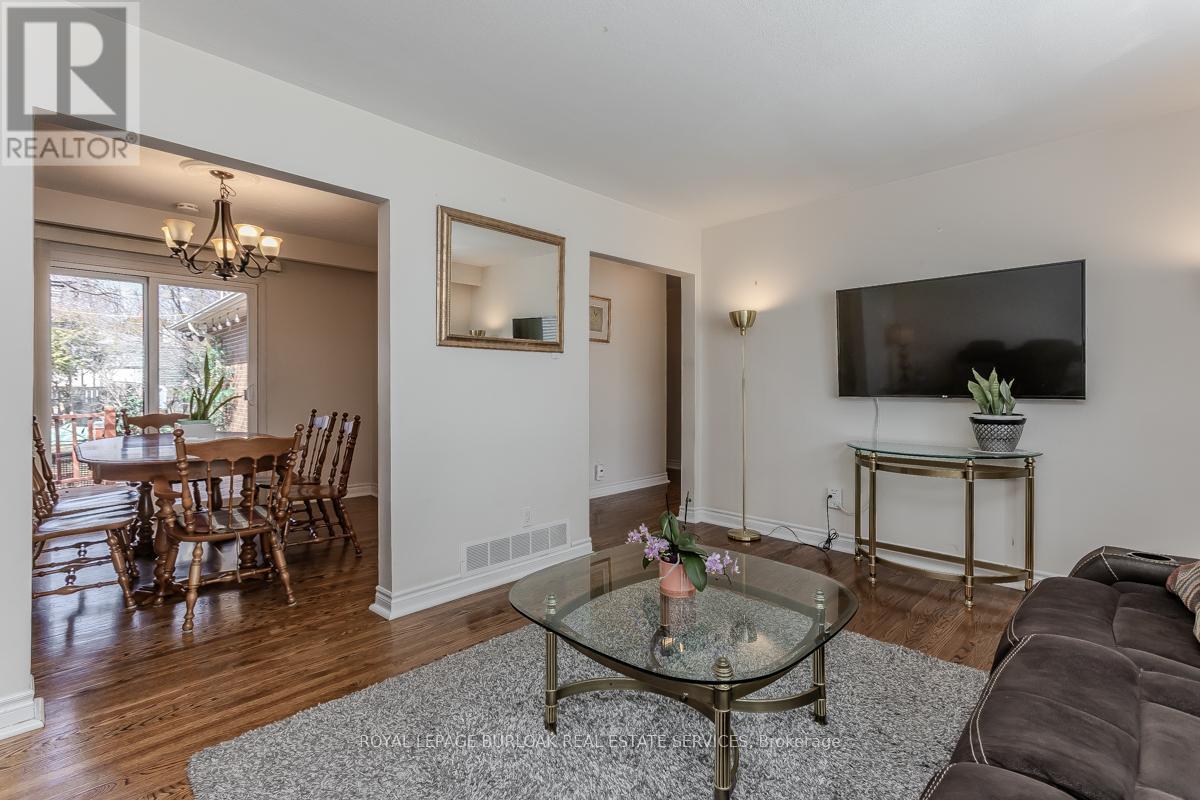 2074 Mountain Grove Avenue, Burlington, Ontario  L7P 2H9 - Photo 9 - W12939530