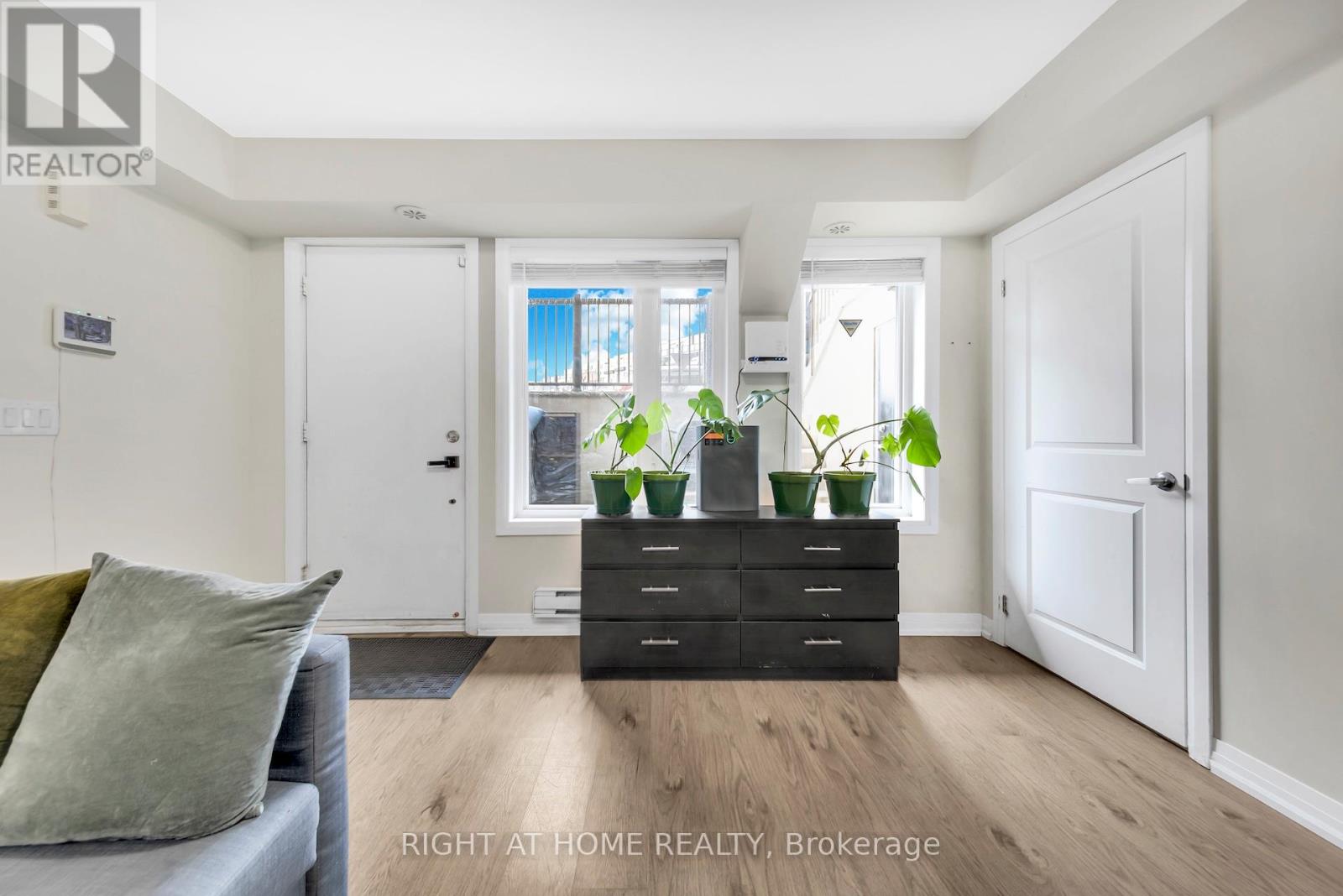 5 - 181 William Duncan Road, Toronto, Ontario  M3K 0B7 - Photo 4 - W12939606