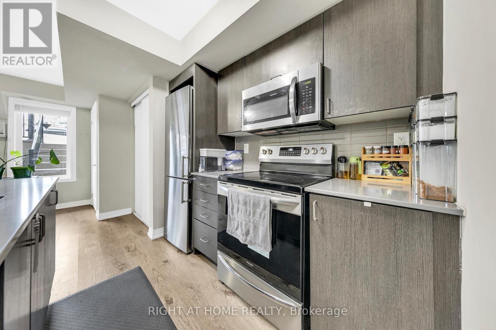 5 - 181 William Duncan Road, Toronto, Ontario  M3K 0B7 - Photo 9 - W12939606