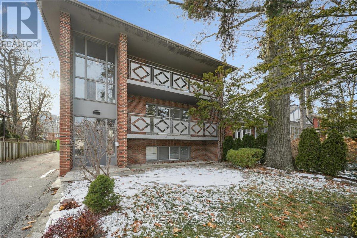 24 Oakwood Avenue N, Mississauga, Ontario  L5G 3L7 - Photo 7 - W12939670