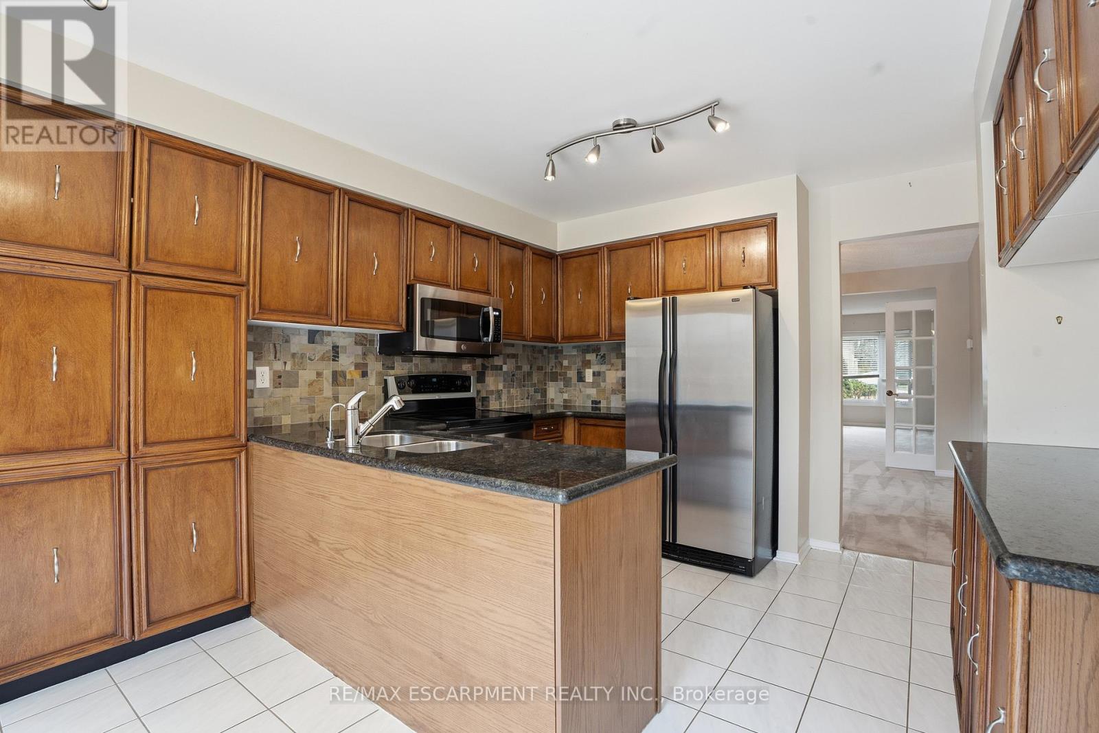 2097 Edgebank Court, Burlington, Ontario  L7M 2S8 - Photo 10 - W12939772