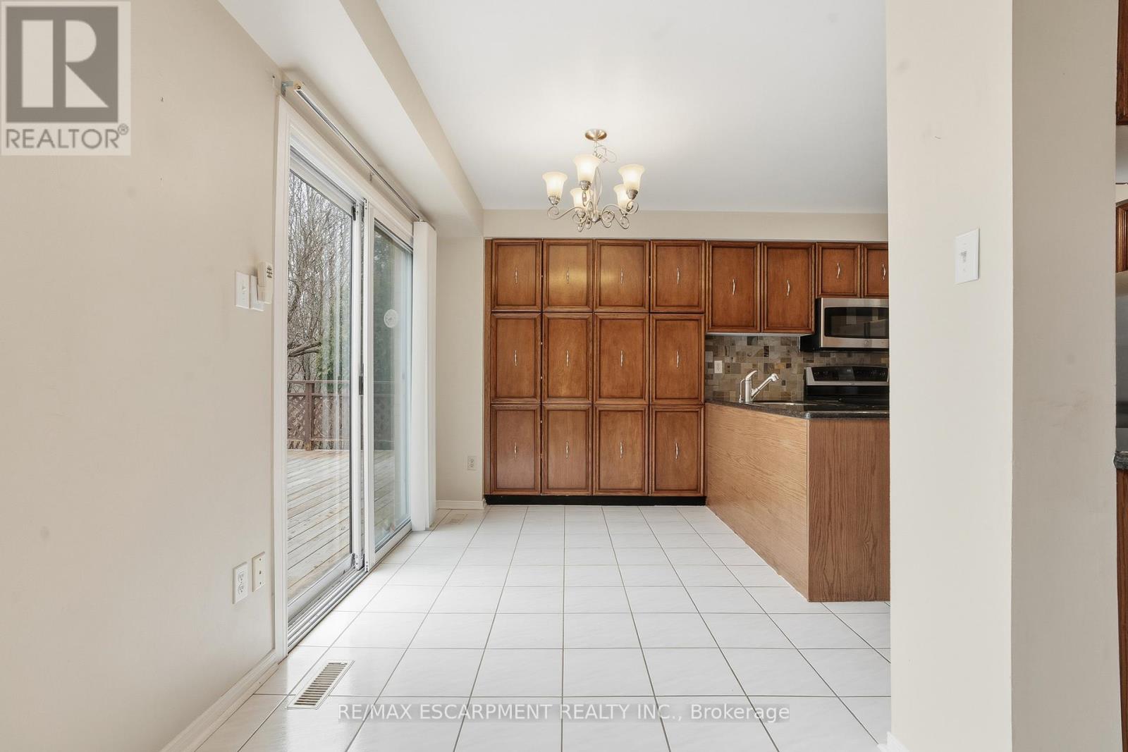 2097 Edgebank Court, Burlington, Ontario  L7M 2S8 - Photo 11 - W12939772