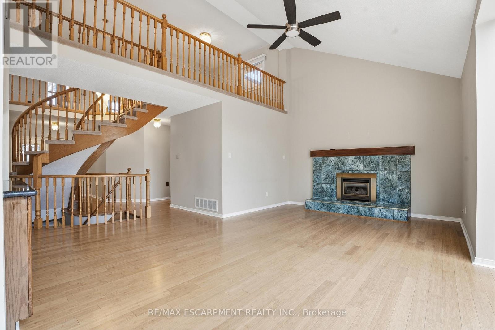 2097 Edgebank Court, Burlington, Ontario  L7M 2S8 - Photo 12 - W12939772