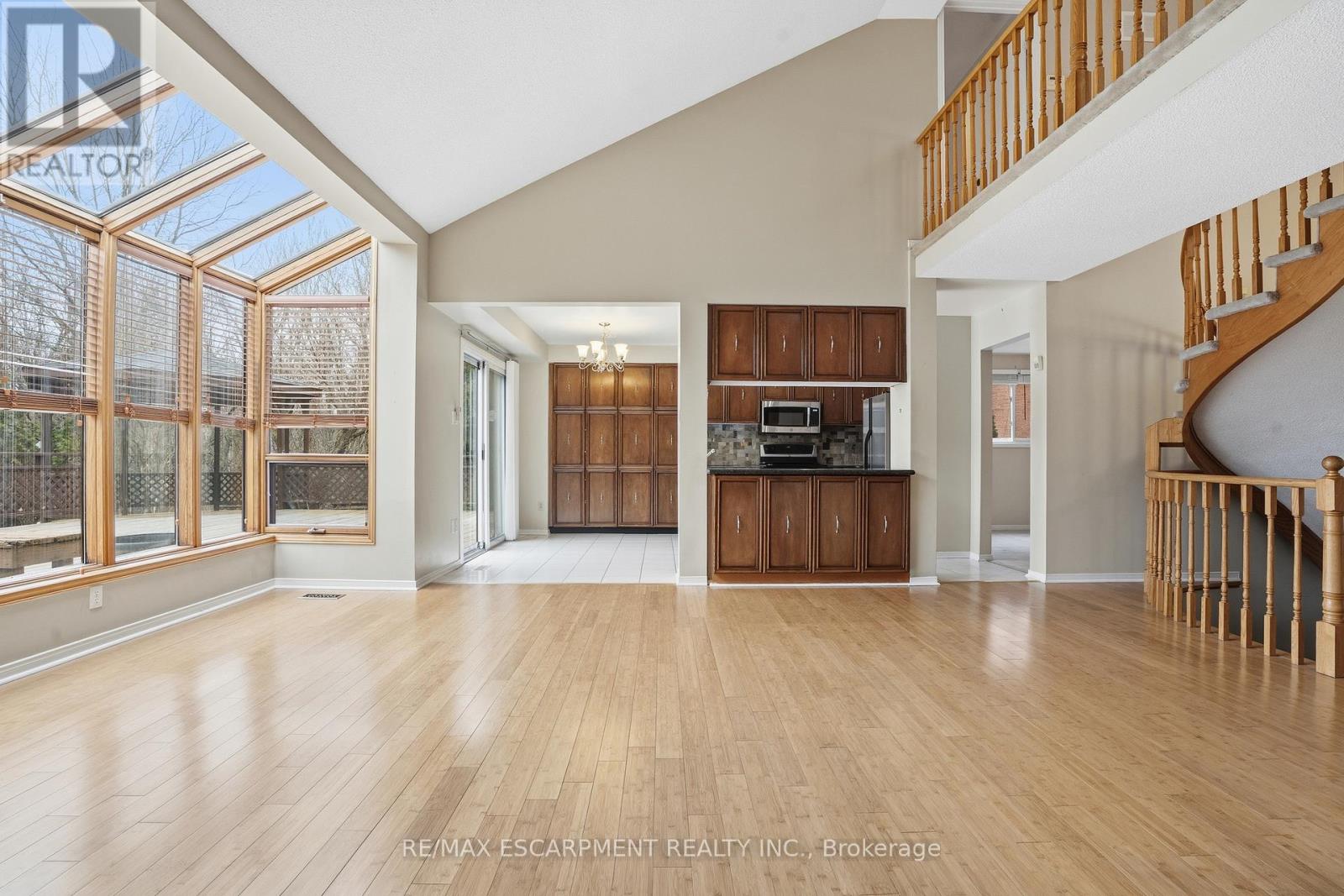 2097 Edgebank Court, Burlington, Ontario  L7M 2S8 - Photo 16 - W12939772