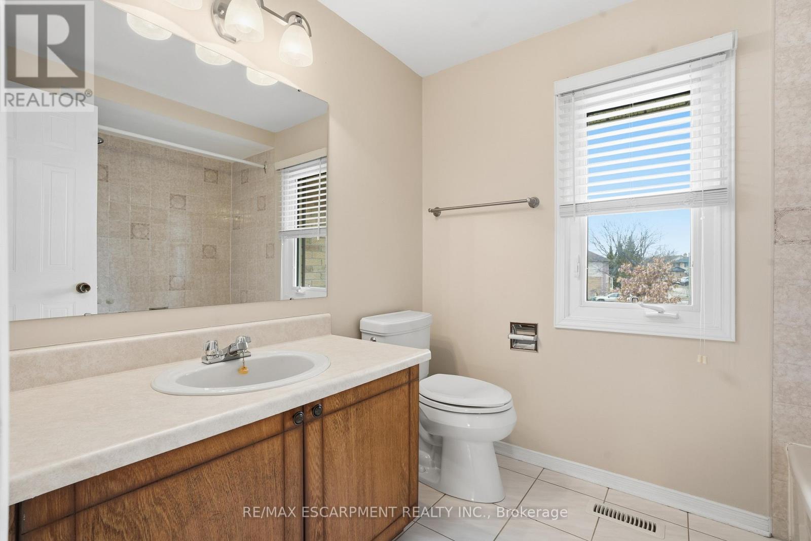 2097 Edgebank Court, Burlington, Ontario  L7M 2S8 - Photo 24 - W12939772