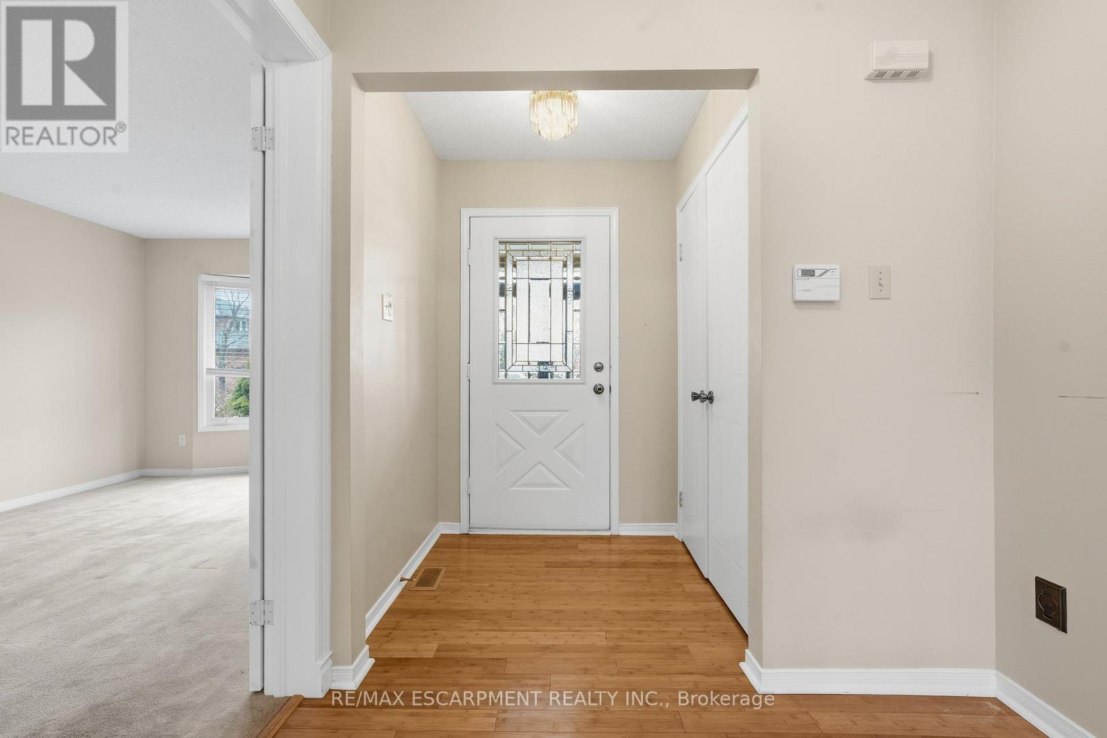 2097 Edgebank Court, Burlington, Ontario  L7M 2S8 - Photo 4 - W12939772