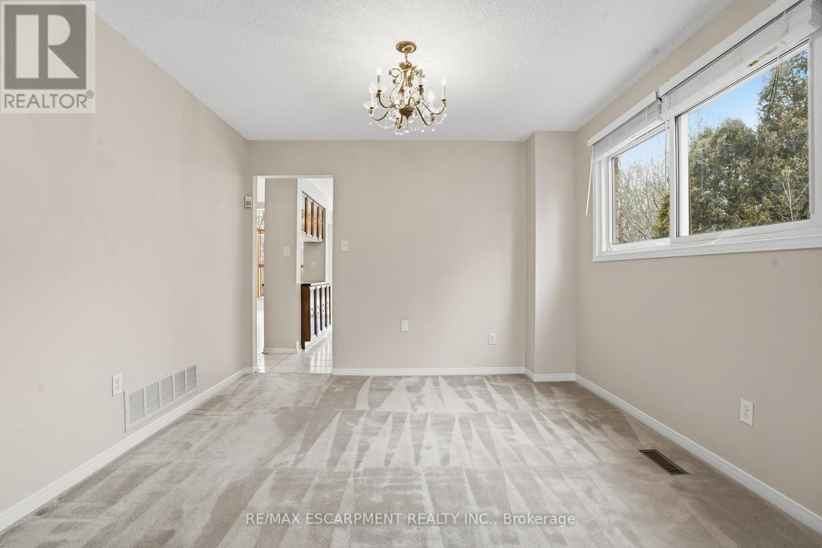 2097 Edgebank Court, Burlington, Ontario  L7M 2S8 - Photo 8 - W12939772