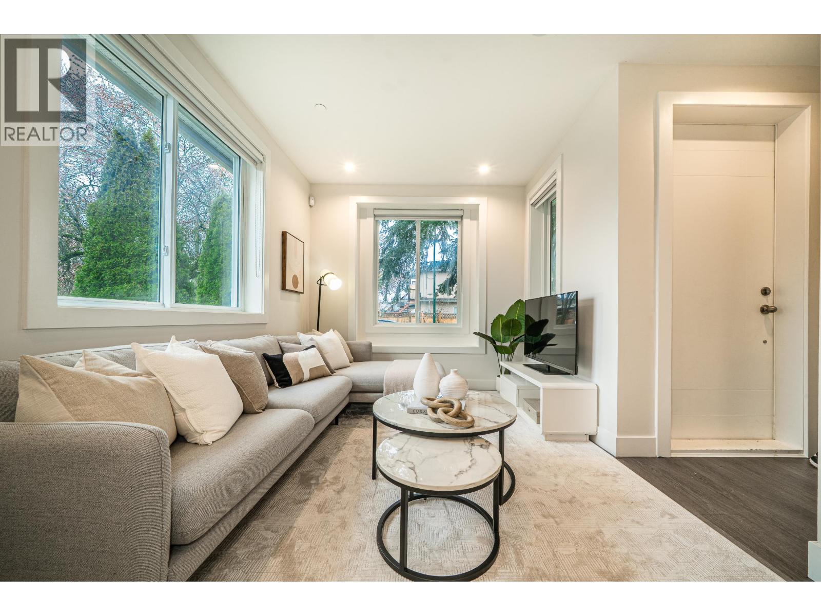 7261 E Sherbrooke Street, Vancouver, British Columbia  V5X 1T7 - Photo 2 - R3104007