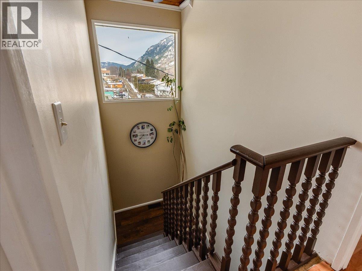 613 11th Avenue, Castlegar, British Columbia  V1N 1J7 - Photo 22 - 10369959