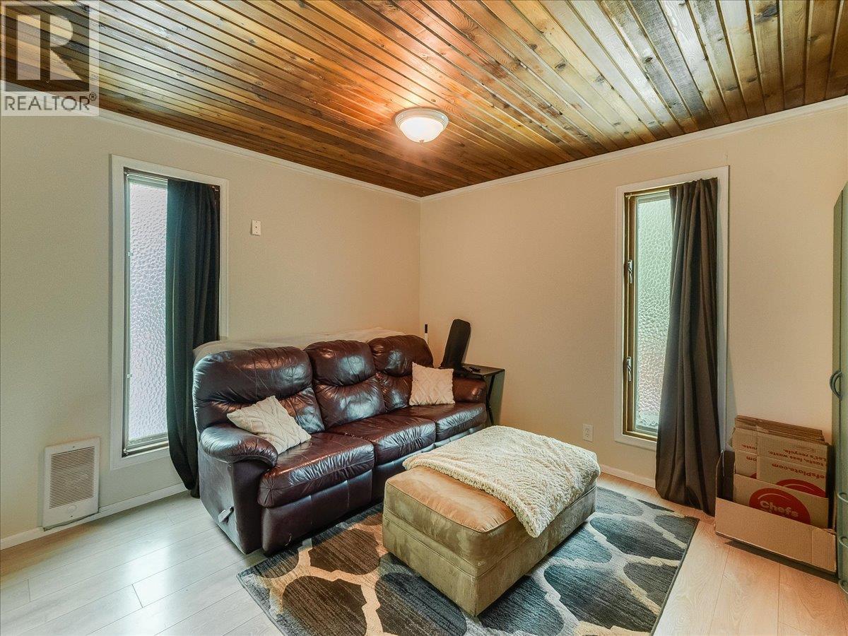 613 11th Avenue, Castlegar, British Columbia  V1N 1J7 - Photo 20 - 10369959