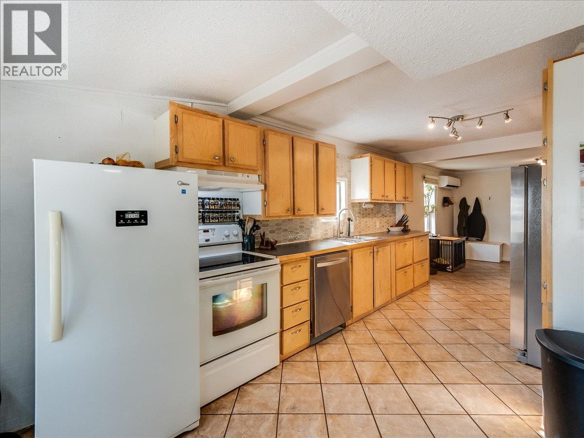 613 11th Avenue, Castlegar, British Columbia  V1N 1J7 - Photo 19 - 10369959