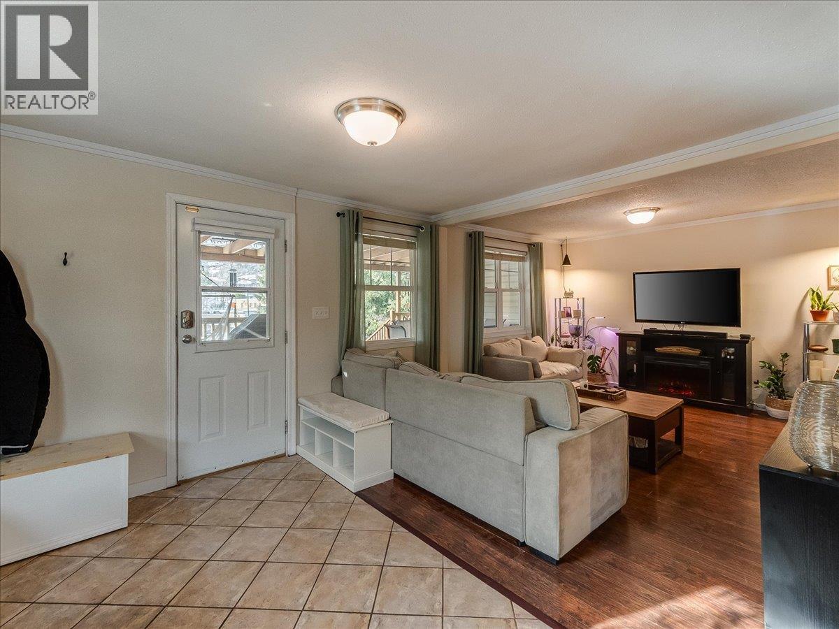 613 11th Avenue, Castlegar, British Columbia  V1N 1J7 - Photo 14 - 10369959