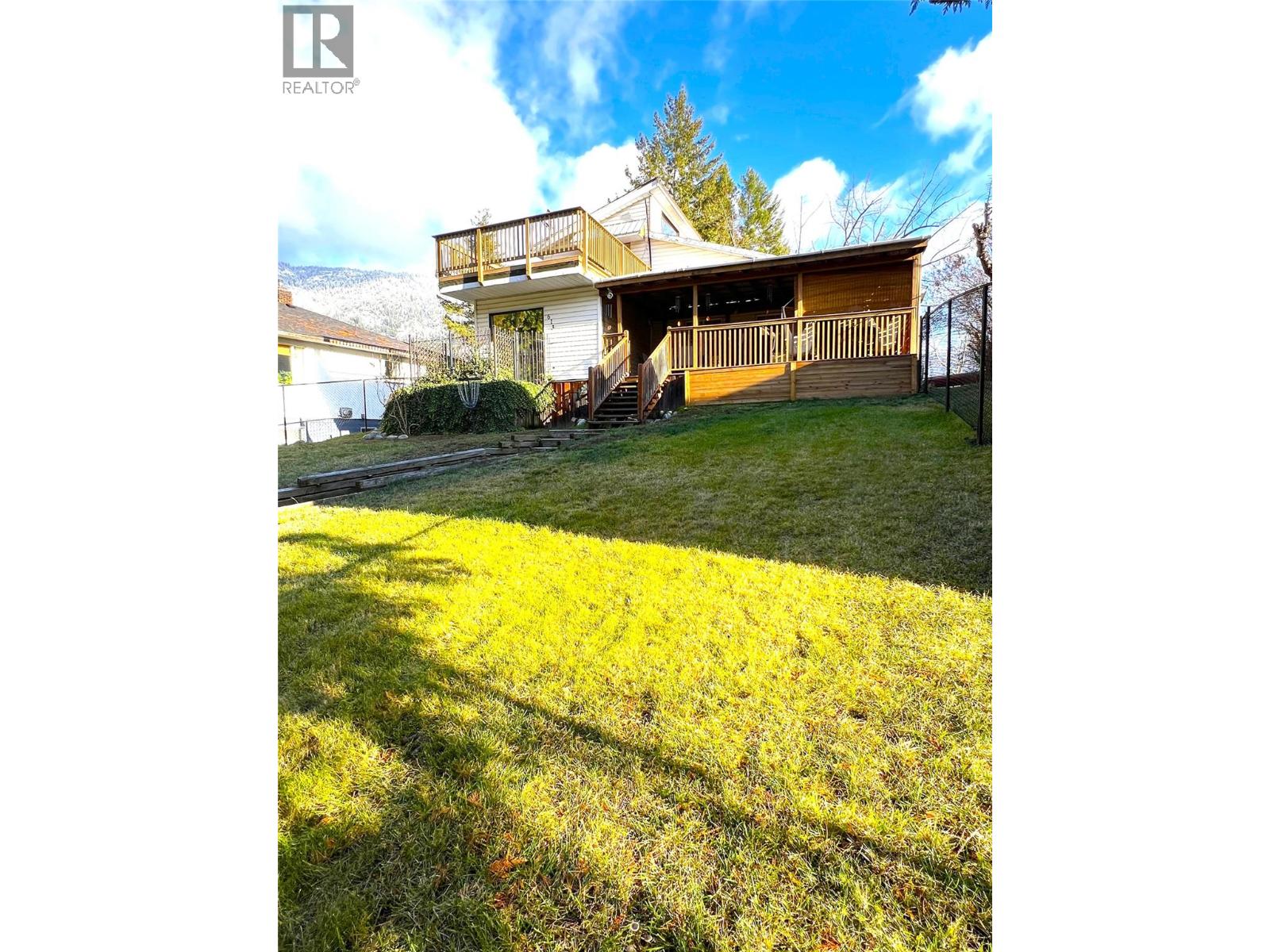 613 11th Avenue, Castlegar, British Columbia