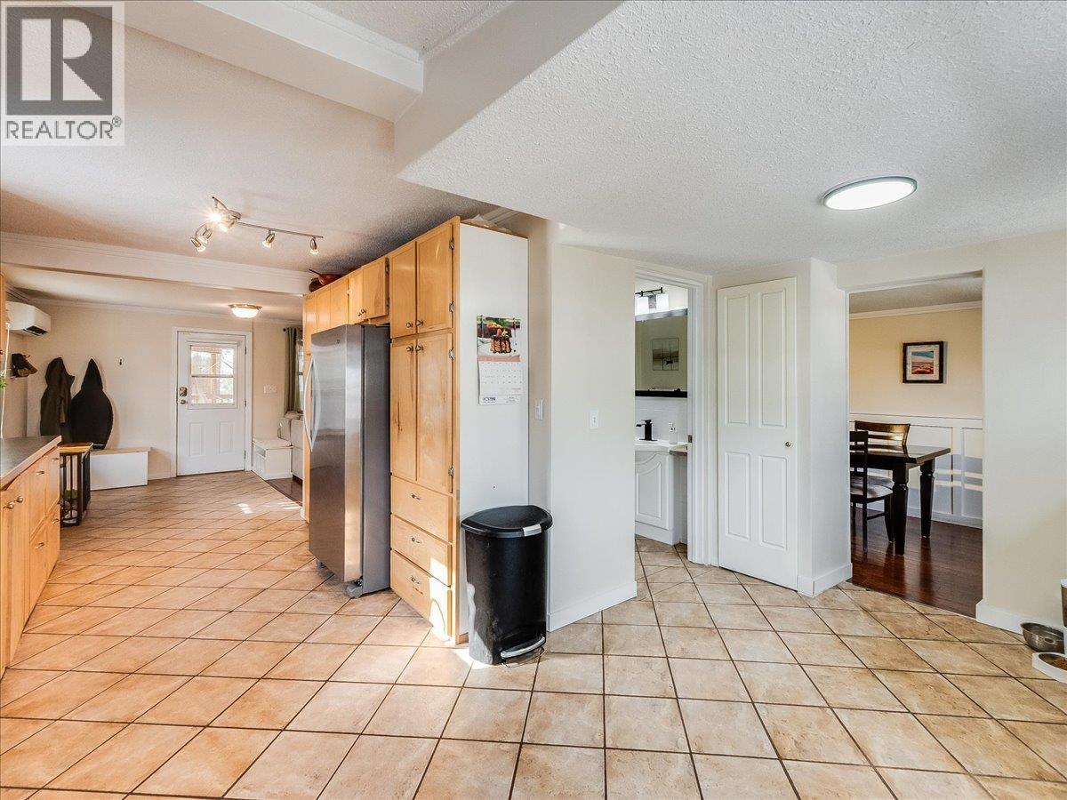 613 11th Avenue, Castlegar, British Columbia  V1N 1J7 - Photo 16 - 10369959