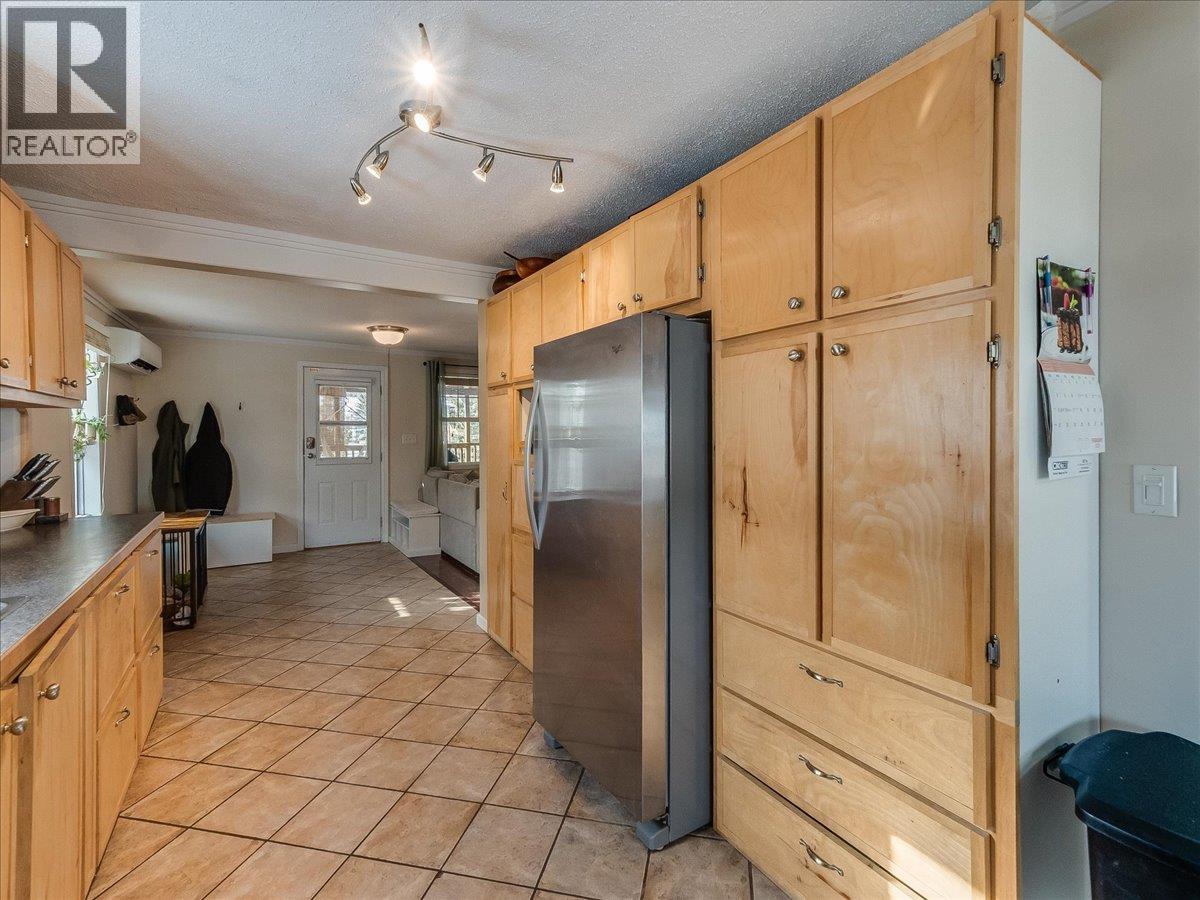 613 11th Avenue, Castlegar, British Columbia  V1N 1J7 - Photo 32 - 10369959