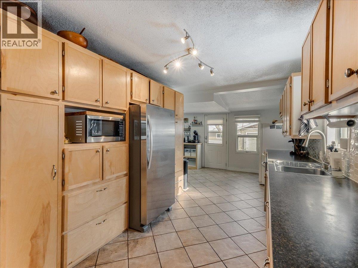 613 11th Avenue, Castlegar, British Columbia  V1N 1J7 - Photo 12 - 10369959