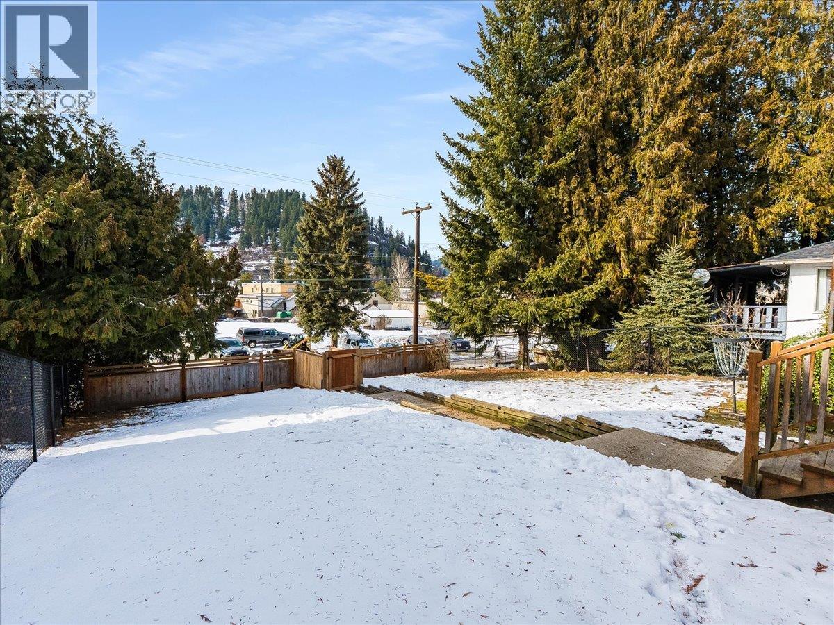 613 11th Avenue, Castlegar, British Columbia  V1N 1J7 - Photo 54 - 10369959