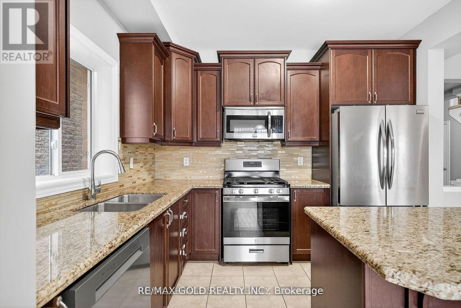 61 Irwin Avenue, Hamilton, Ontario  L9K 0E9 - Photo 5 - X12939406