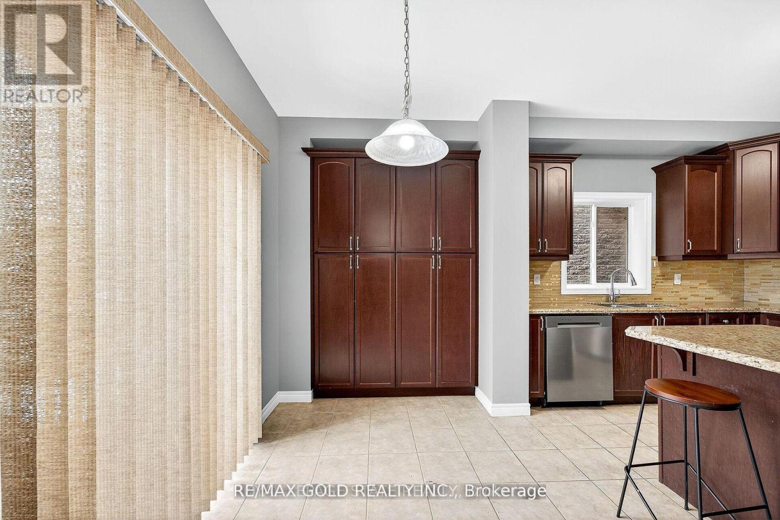 61 Irwin Avenue, Hamilton, Ontario  L9K 0E9 - Photo 7 - X12939406