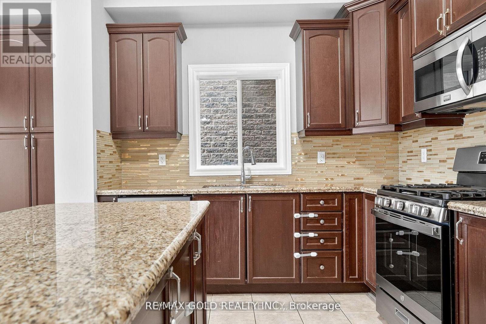 61 Irwin Avenue, Hamilton, Ontario  L9K 0E9 - Photo 9 - X12939406