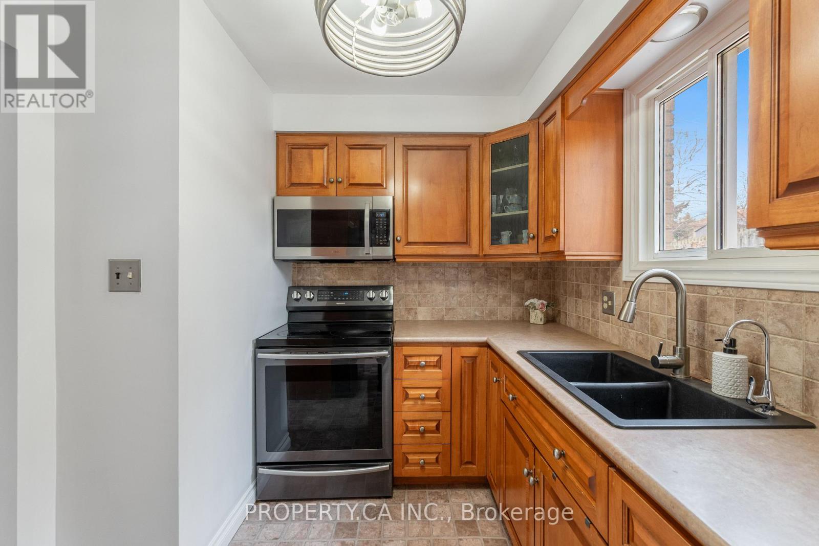 81 Stirling Macgregor Drive, Cambridge, Ontario  N1S 4P4 - Photo 11 - X12939418