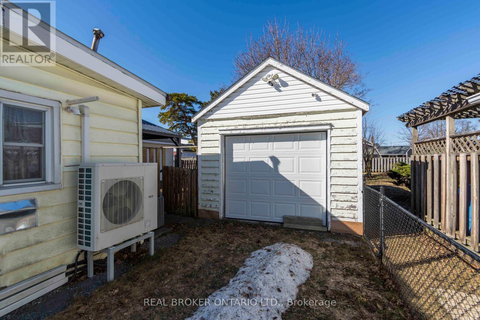 66 South John Street, Belleville, Ontario  K8N 3E3 - Photo 4 - X12939714